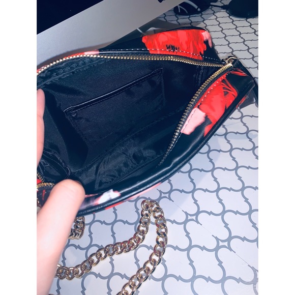 Victoria secret Floral Cross Bag 🌺🌸🌹🌷 - Picture 4 of 4